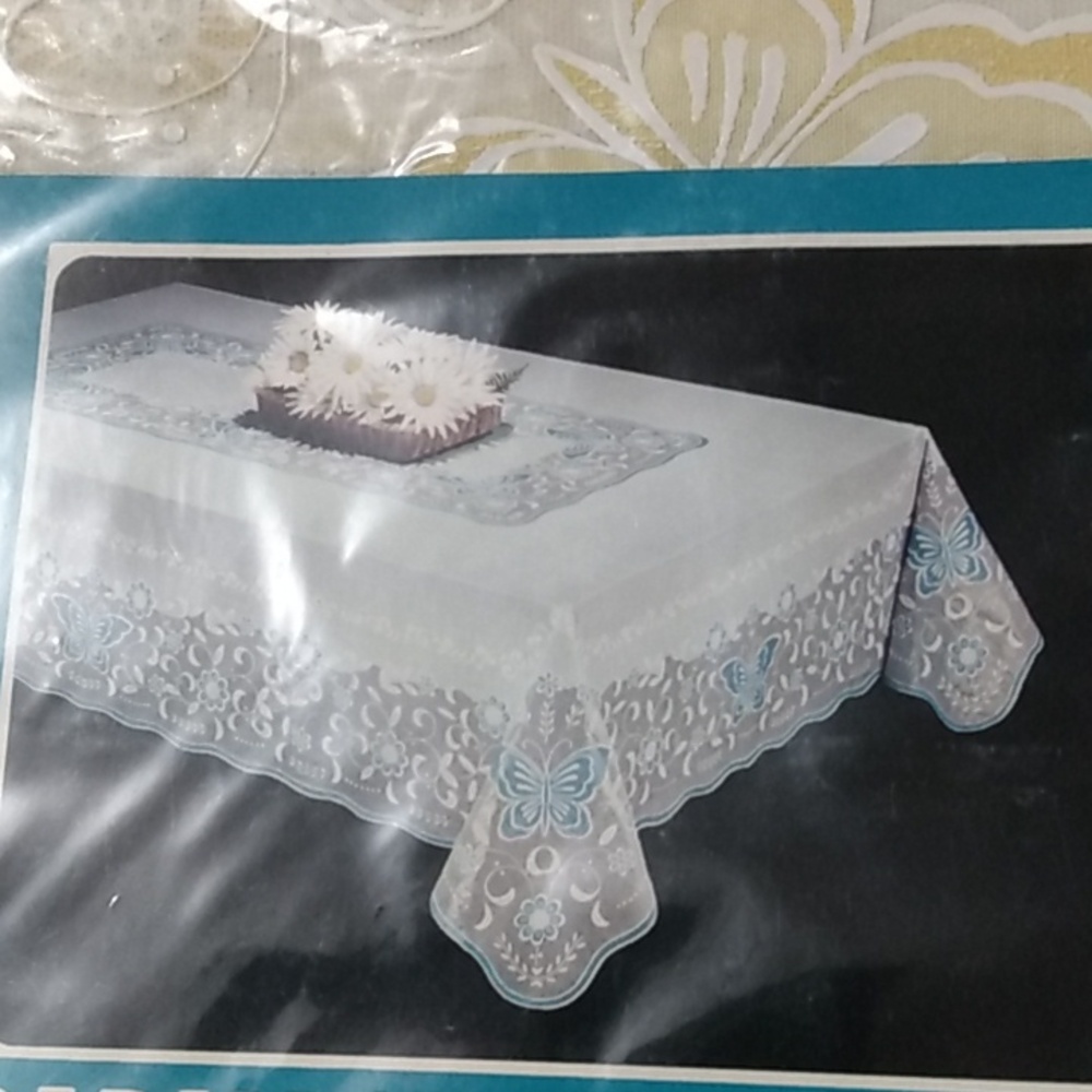 Vtg New Old Stock Daisy Butterfly Papillon Oblong Vinyl Tablecloth